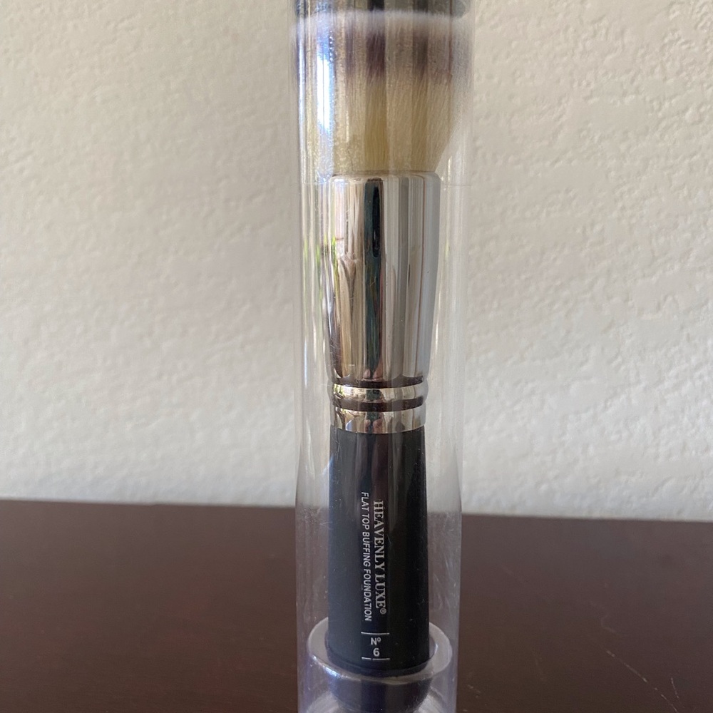 IT Cosmetics Heavenly Luxe Flat Top Buffing Foundation Brush No. 6! - Picture 2 of 3